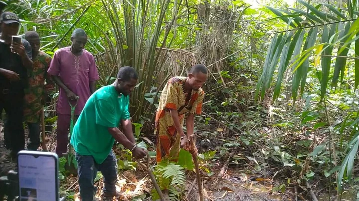 Police have arrested kidnappers who, after collecting ransom, killed their victims and buried them in shallow graves