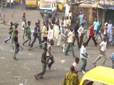 Abuja #EndBadGovernance Protesters Under Attack by Armed Thugs with Guns and Machetes