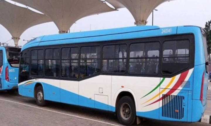 “Armed Robbers Strike BRT Bus in Lagos, Loot Passengers’ Valuables