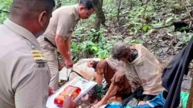 Mystery surrounds US woman found starving and chained to tree in India.