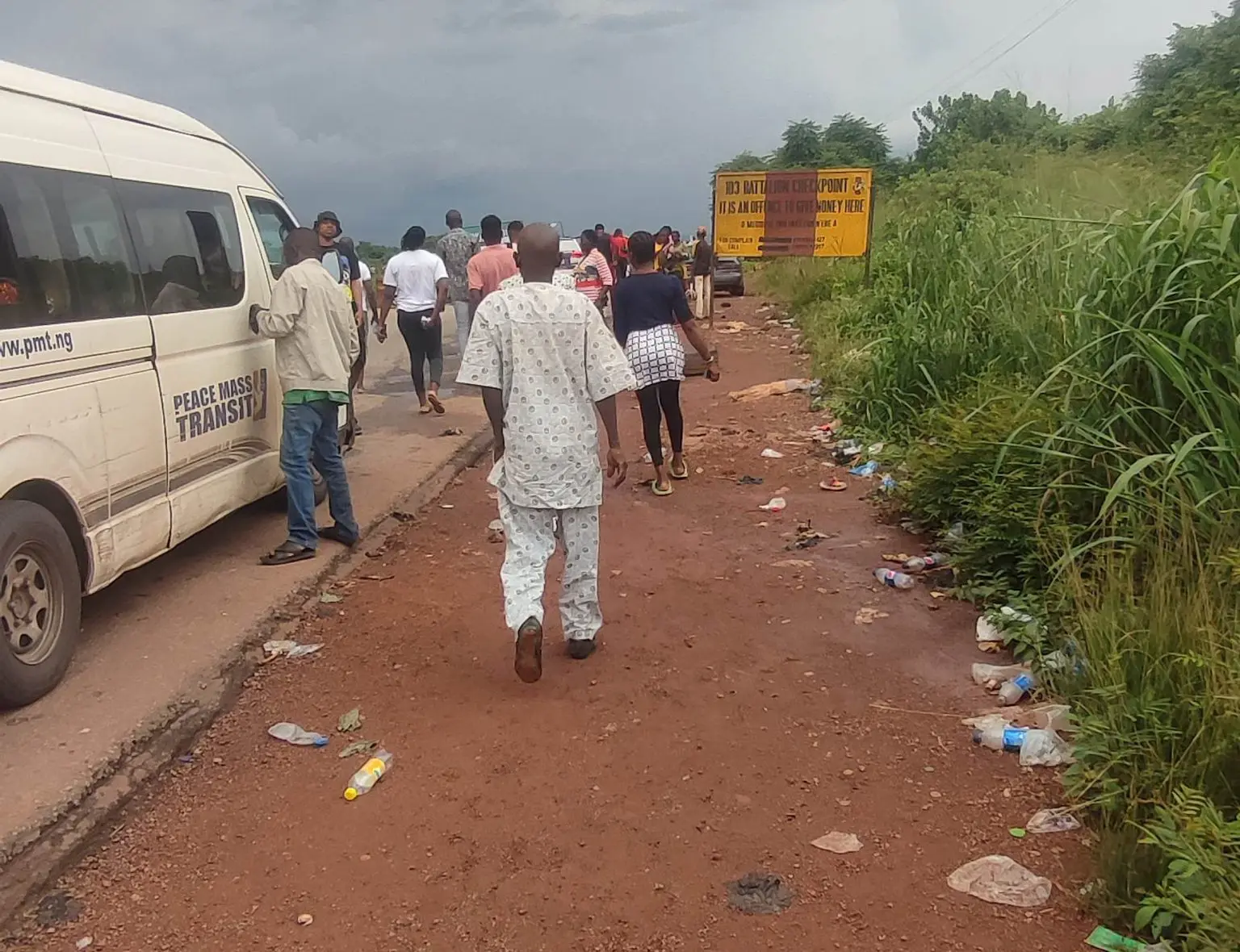 NUJ tells the military that making passengers walk through Abia checkpoints is degrading