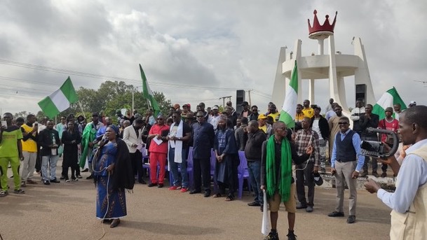 JUST IN:  Protesters in Jos, Nigeria, conduct Sunday service at the protest site.