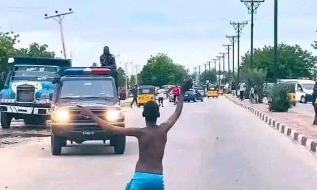 Teenager in Viral #EndBadGovernance Protest Photo Stands in Front of Moving Police Van: ‘Hunger Pushed Me, Not Fear of Arrest