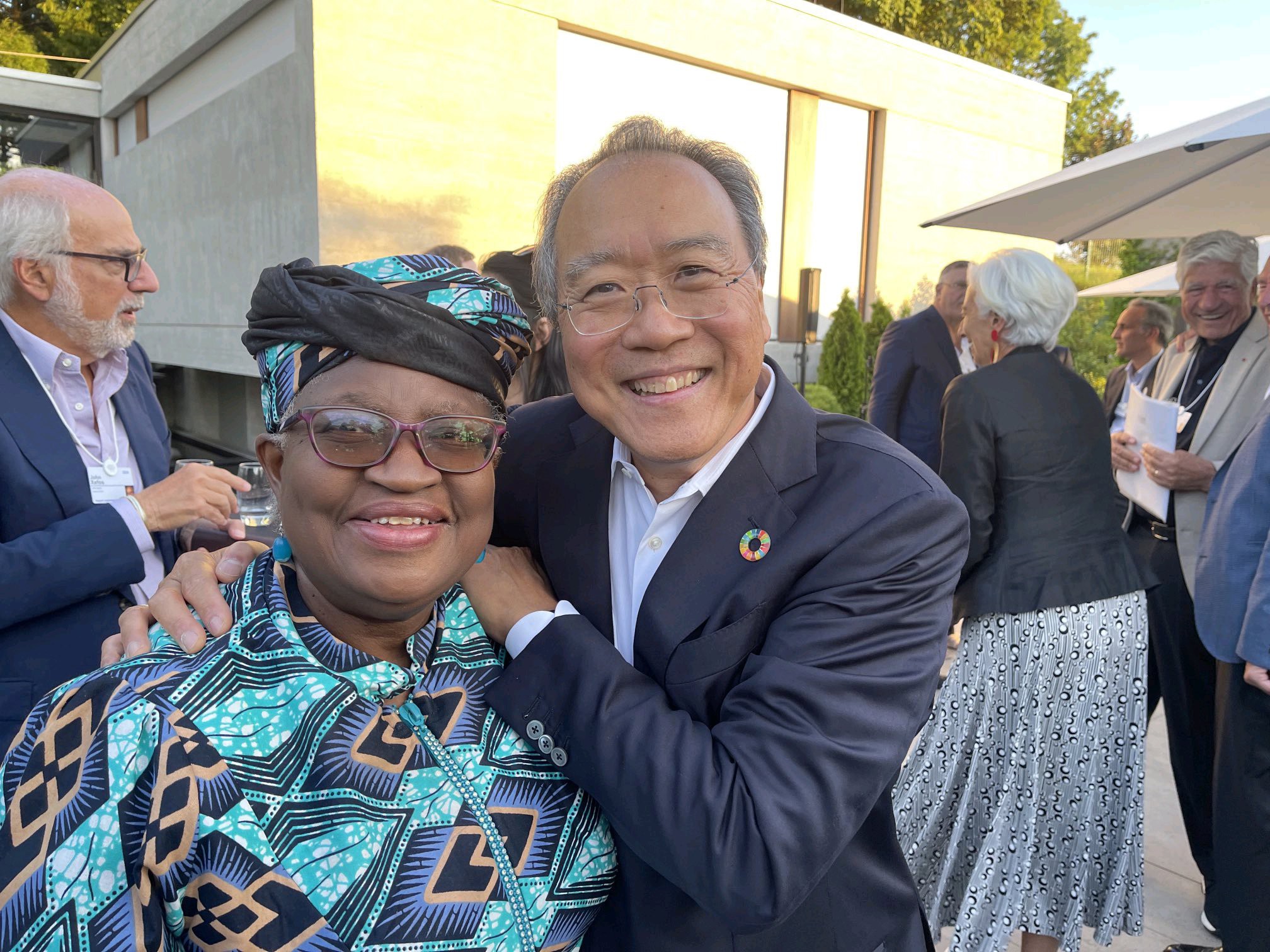 Ngozi Okonjo-Iweala Happy moments after seeing her classmate at a meeting in Switzerland