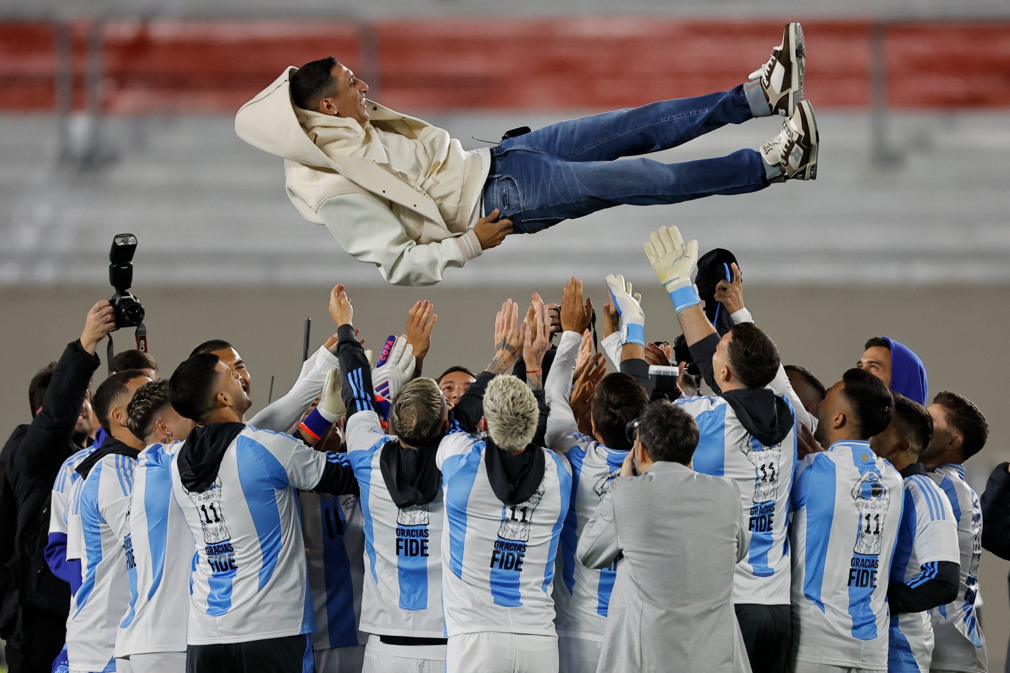 Argentina Fans Pay Tribute to Ángel Di María Following International Retirement