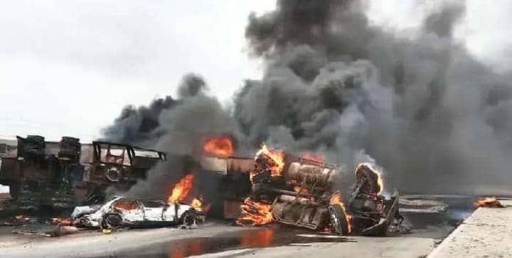 JUST-IN: Five vehicles burnt as petrol tanker explodes in Ibadan