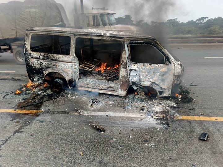 18 People Killed as Bus Catches Fire on Ijebu/Ore Expressway