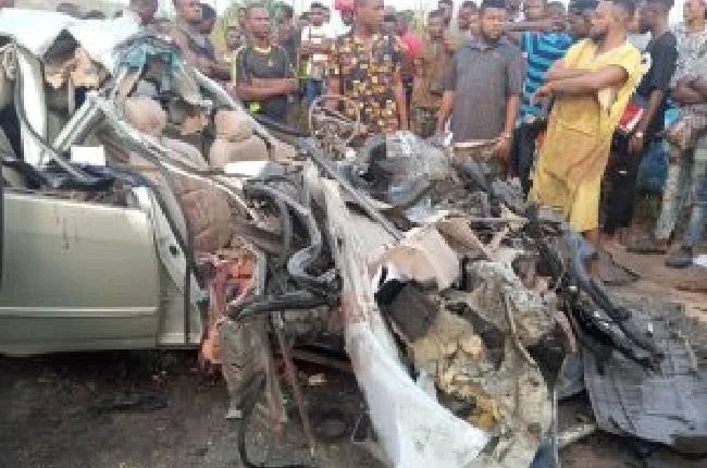 Many feared dead as vehicle crashes into Anambra market(DETAILS)