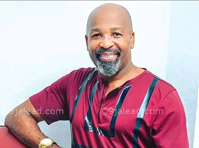 Event organisers hold back award plaque after Popular actor Yemi Solade refused to Pay for an award