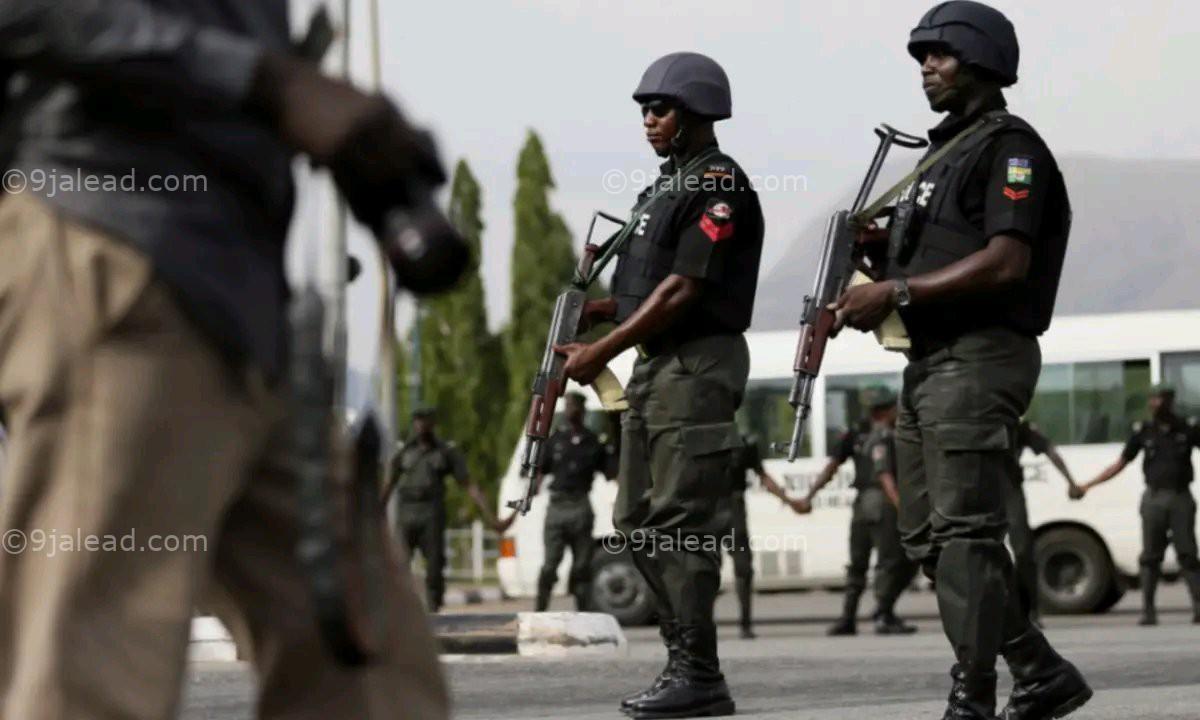 JUST-IN: Tension in Kano as heavily armed security personnel take over Emir Sanusi’s palace