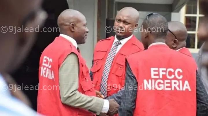 You trespass you collect – Nigerians Fires to EFCC officials shot during a night raid