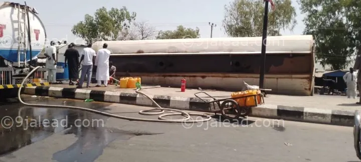 Youths in Taraba are risking their lives by scooping fuel from a damaged tanker